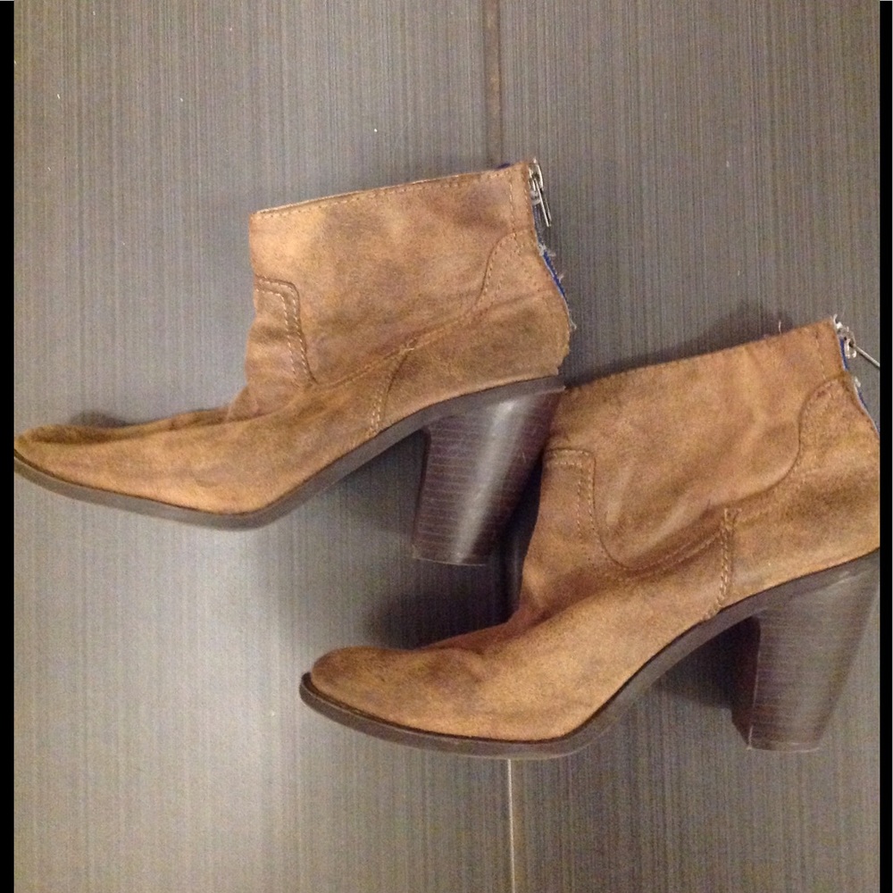 3/$15 MOSSIMO 9.5 brown boots